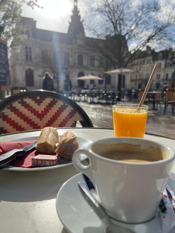 Bel Appartement Climatise Plein Centre Ville Poitiers Bagian luar foto